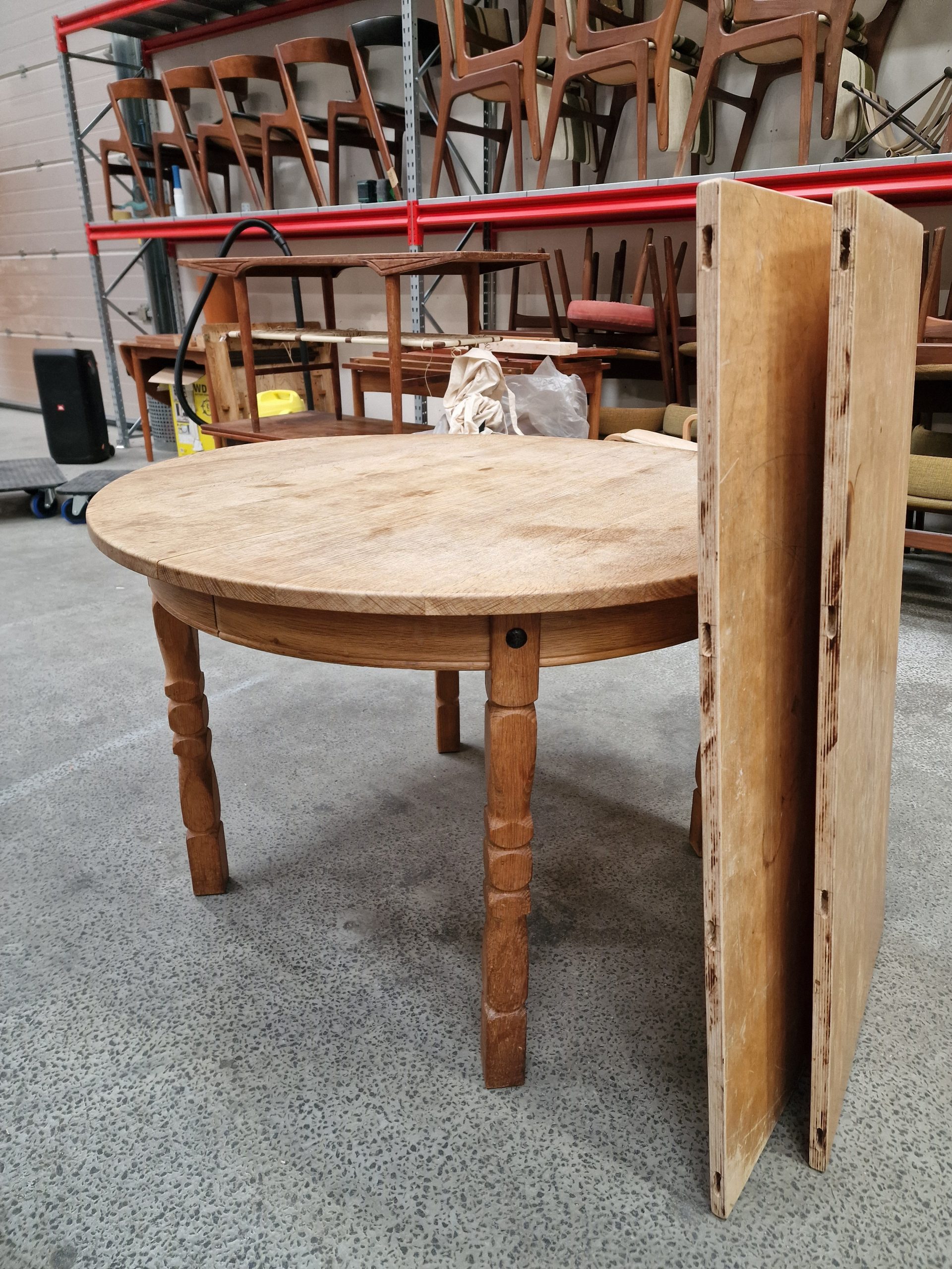 Rundt spisebord, massiv egetræ - Image 1