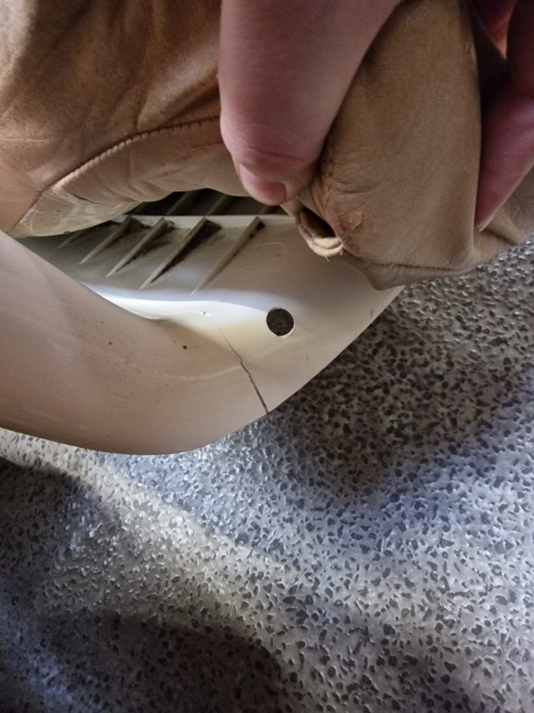 To hvide lænestole i plastik, DUX