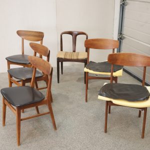 Spisestole i eg- og teaktræ, til renovering og ompolstring