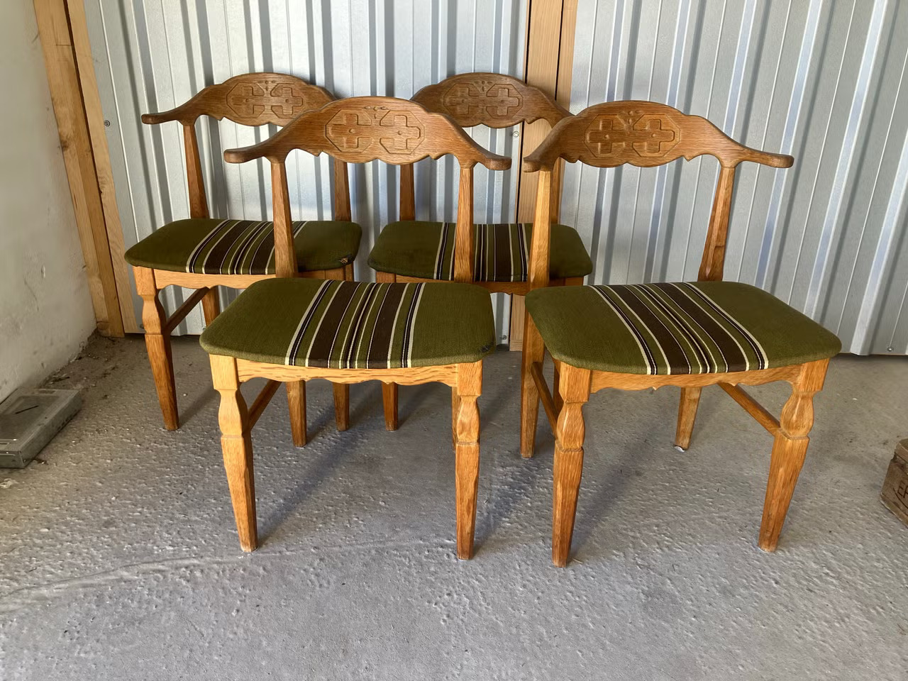 Fire Henry kjærnulf spisestole, massiv egetræ