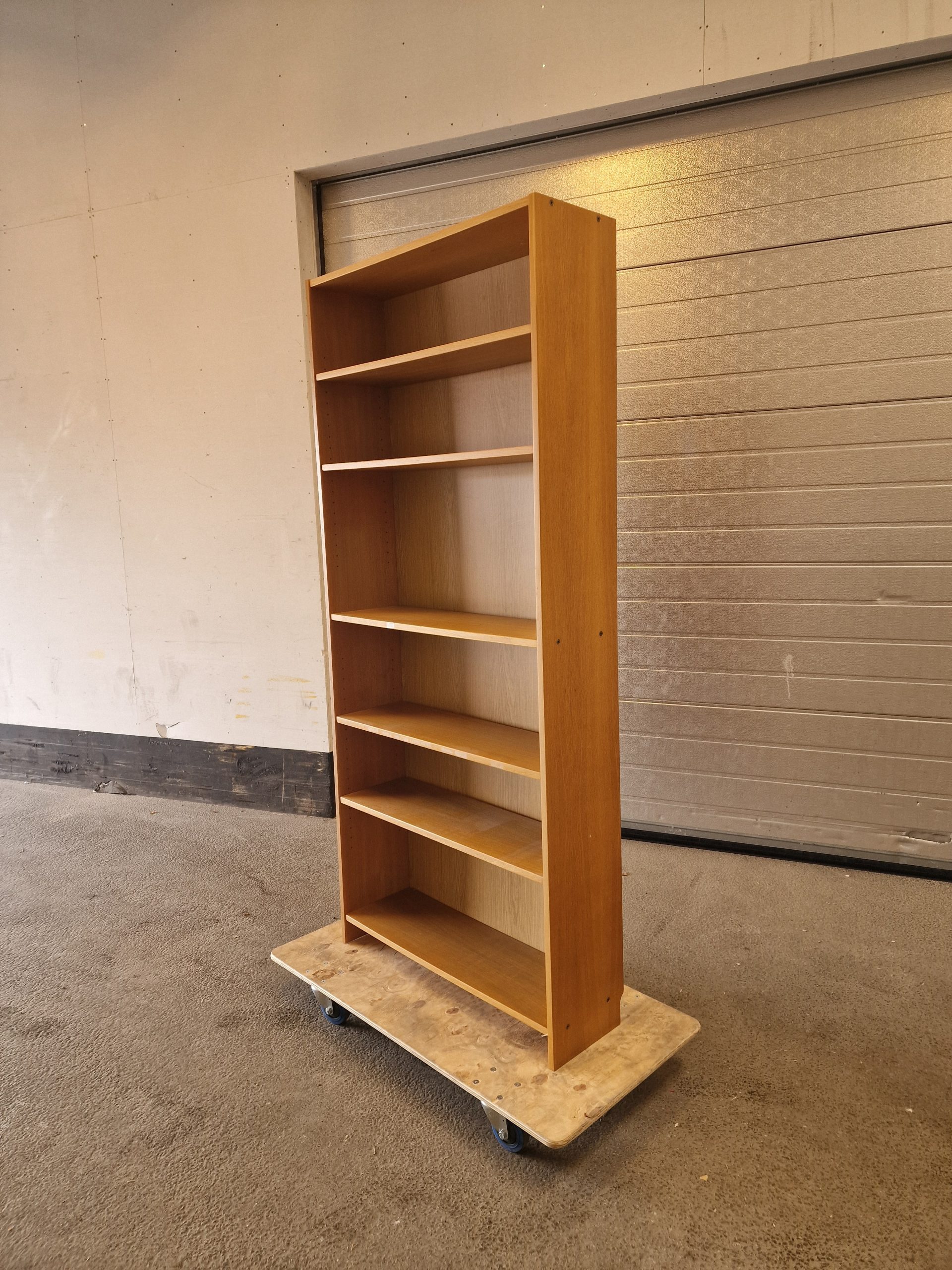 Bogreol i egetræ - Image 2