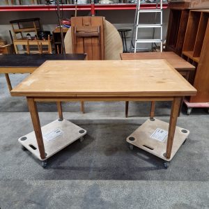 Spisebord i egetræ med hollandsk udtræk