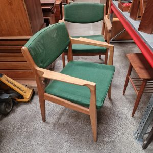 Armstol i massiv egetræ, grøn polstring - Image 4