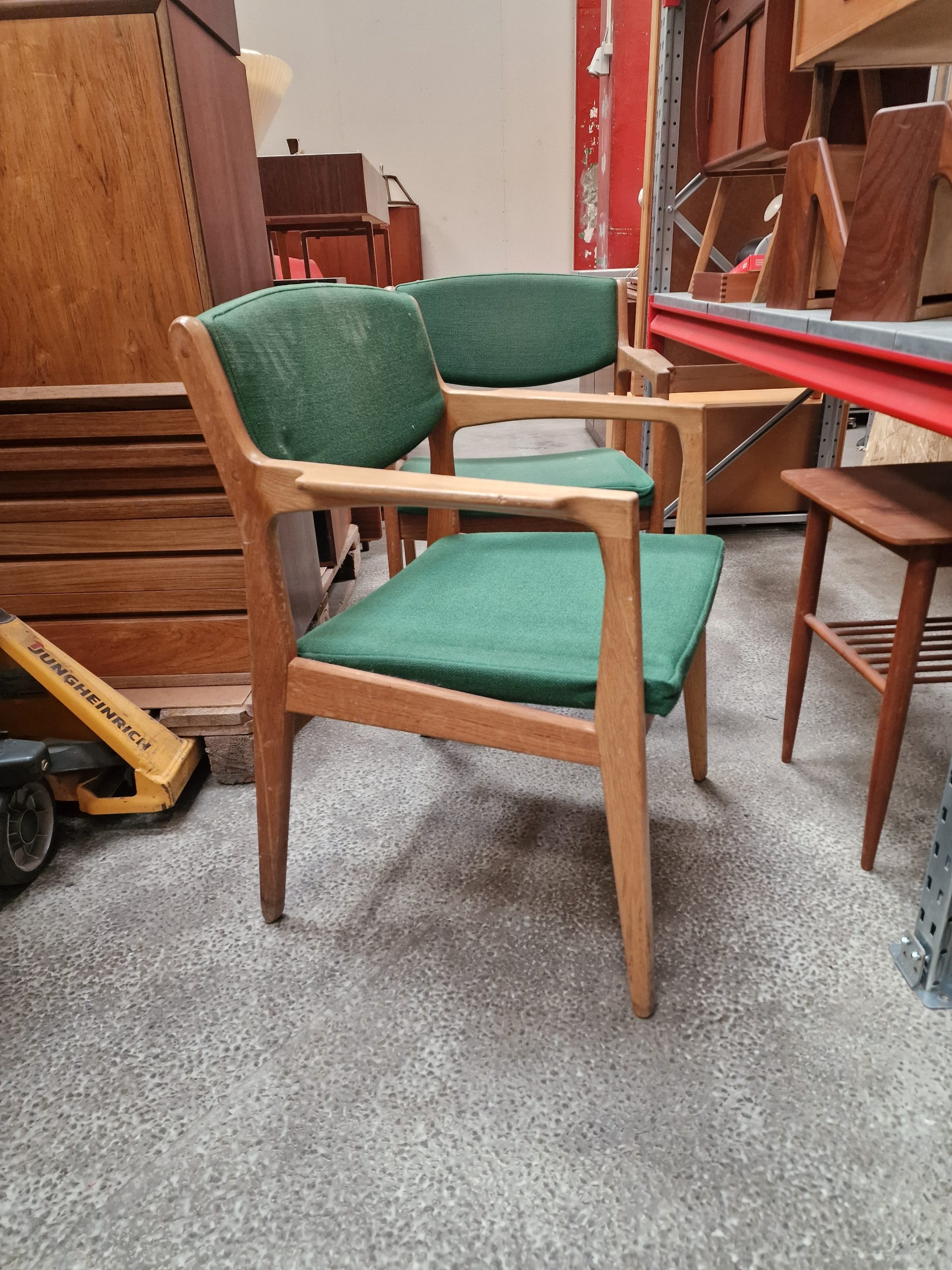 Armstol i massiv egetræ, grøn polstring - Image 3