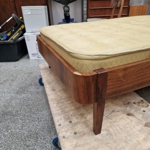 To senge i palisander med madrasser - Image 10