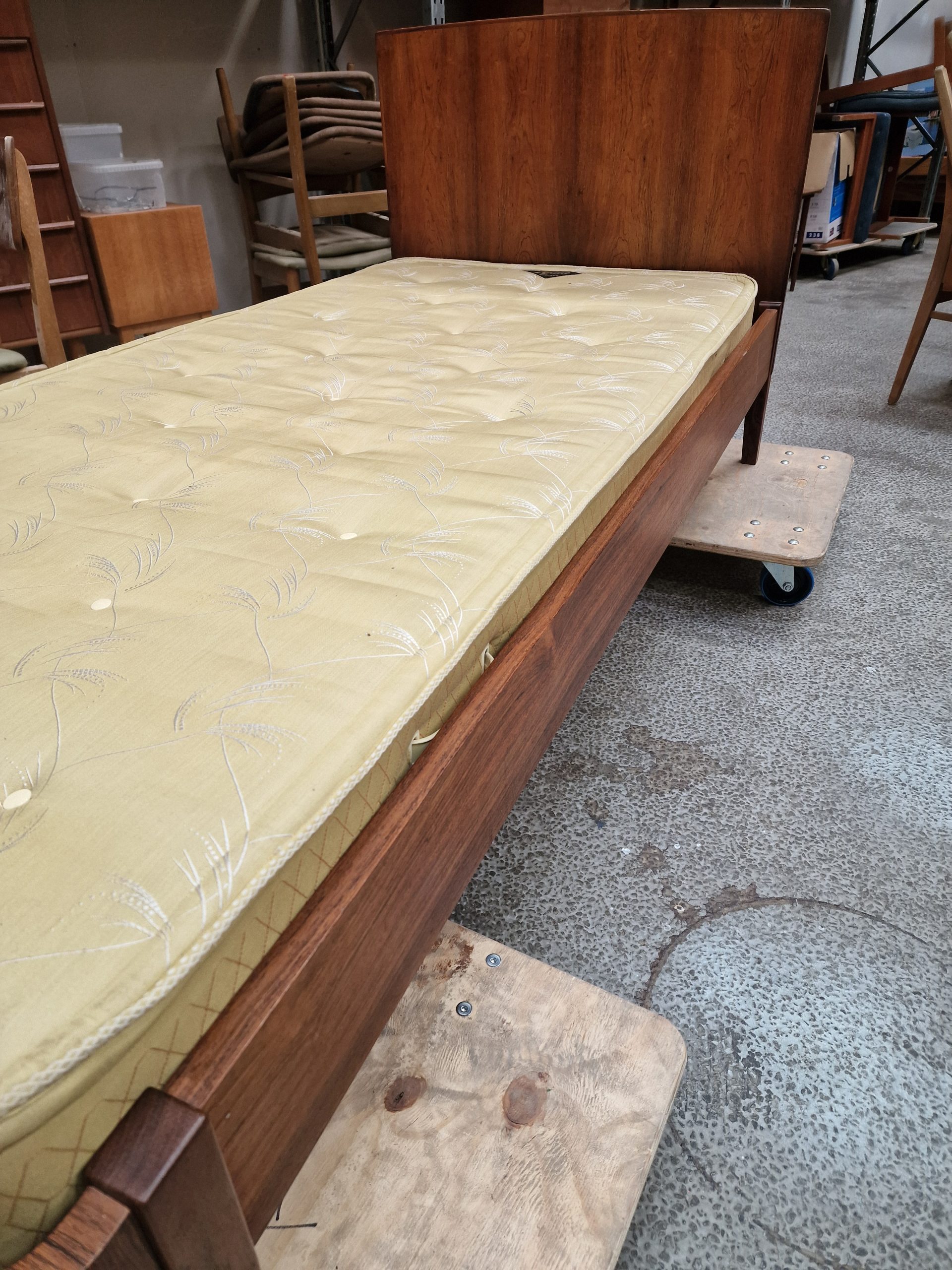 To senge i palisander med madrasser - Image 8