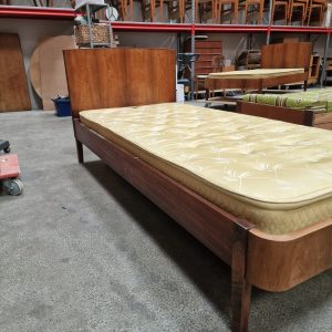 To senge i palisander med madrasser - Image 5