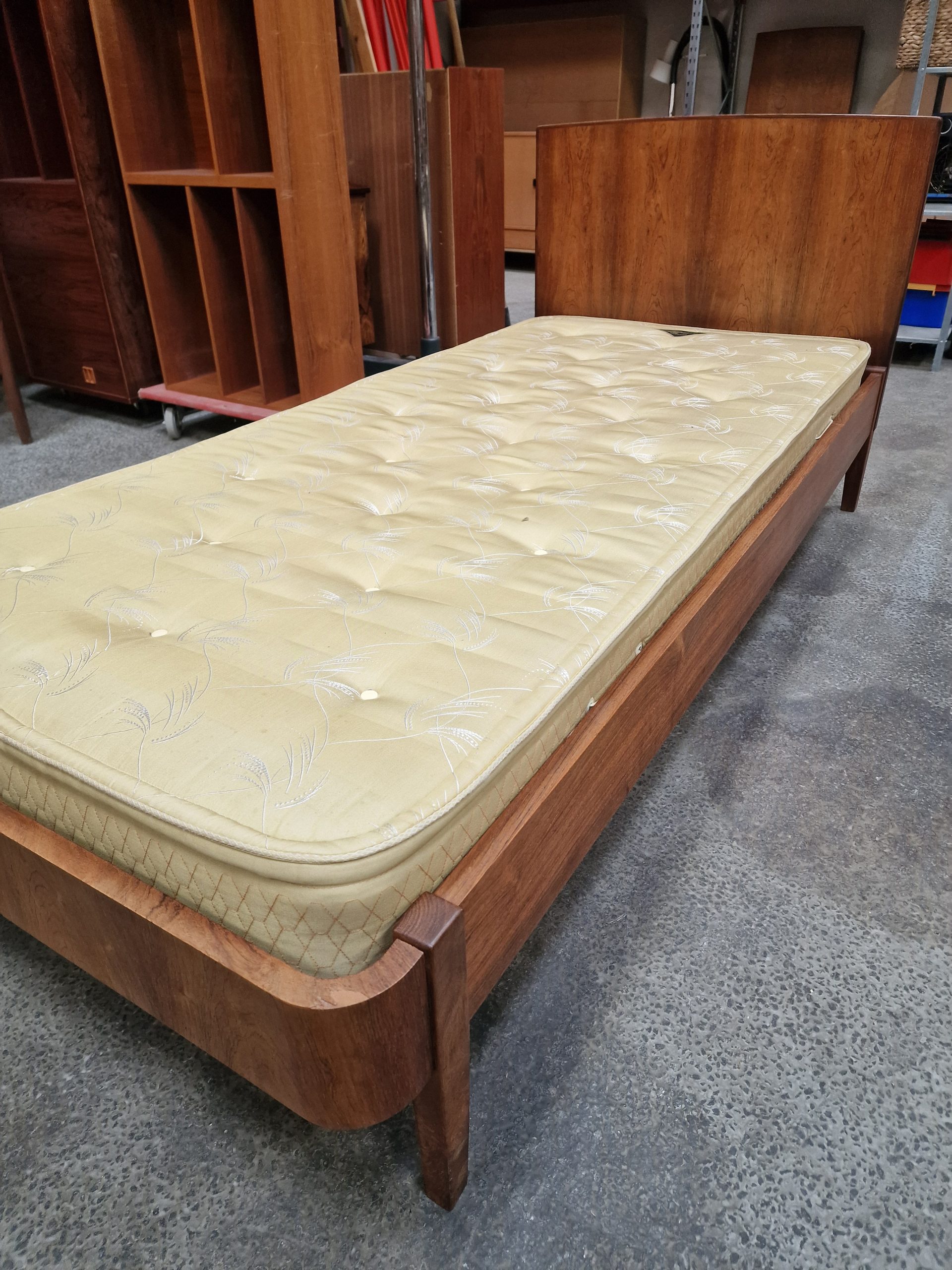 To senge i palisander med madrasser - Image 2