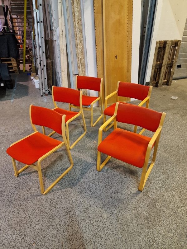 Fem konferencestole, bøgetræ