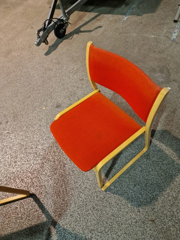 Fem konferencestole, bøgetræ