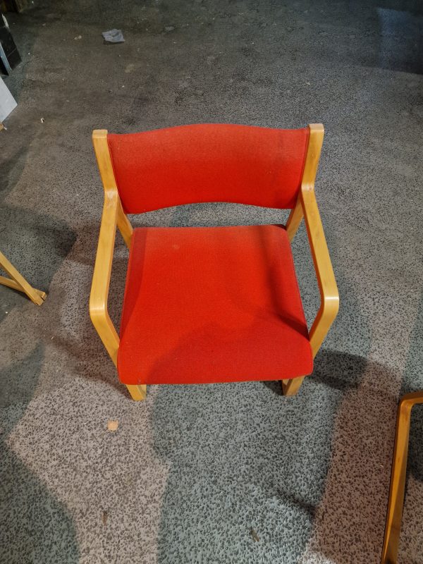 Fem konferencestole, bøgetræ