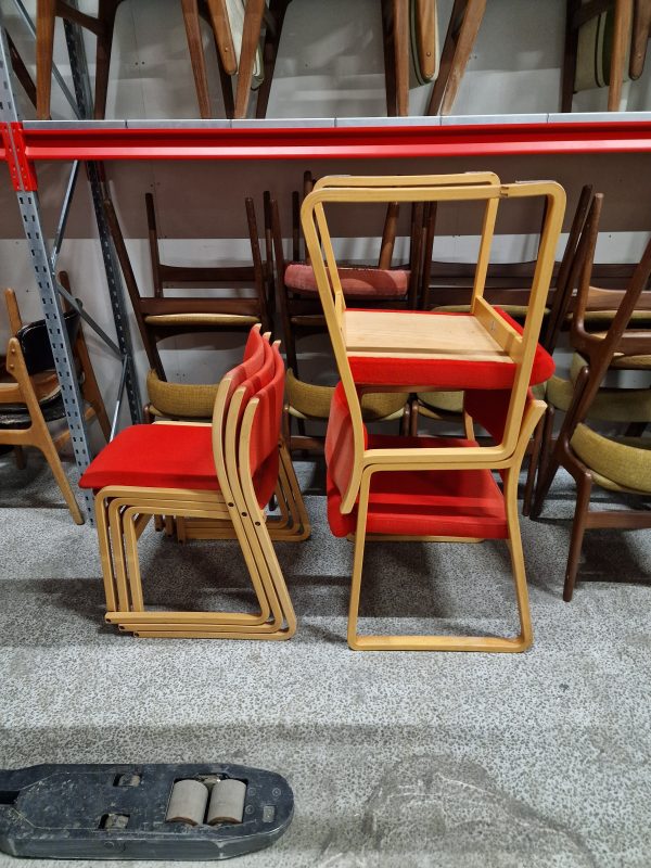 Fem konferencestole, bøgetræ