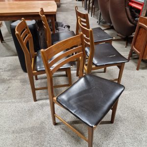 Fem spisestole, sort sæde, til ompolstring - Image 2