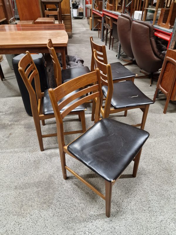 Fem spisestole, sort sæde, til ompolstring