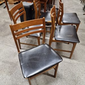 Fem spisestole, sort sæde, til ompolstring - Image 3