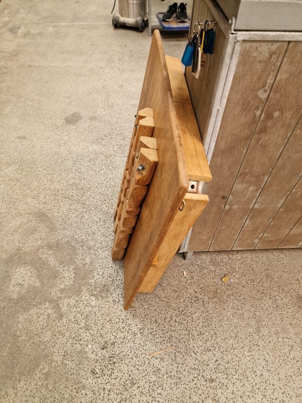 Kvadratisk spisebord i massiv egetræ