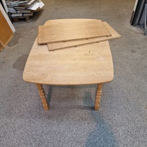 Ovalt spisebord i massiv egetræ med to tillægsplader - Image 2