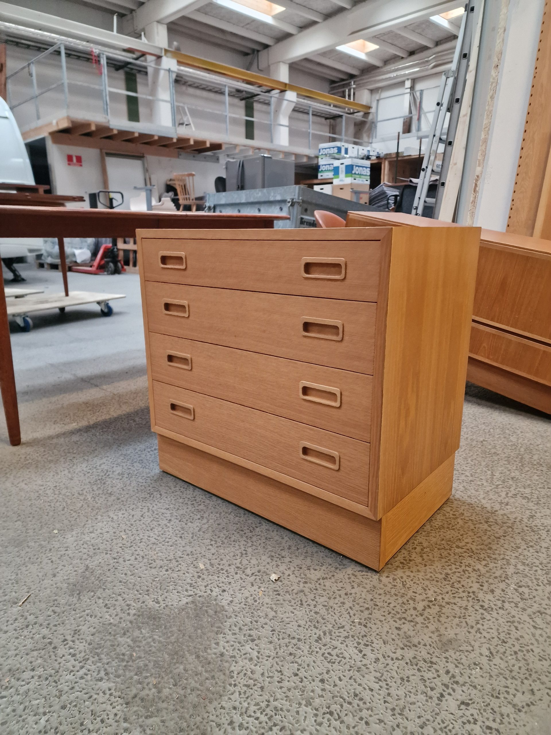 Lille kommode i egetræ, Hundevad - Image 4