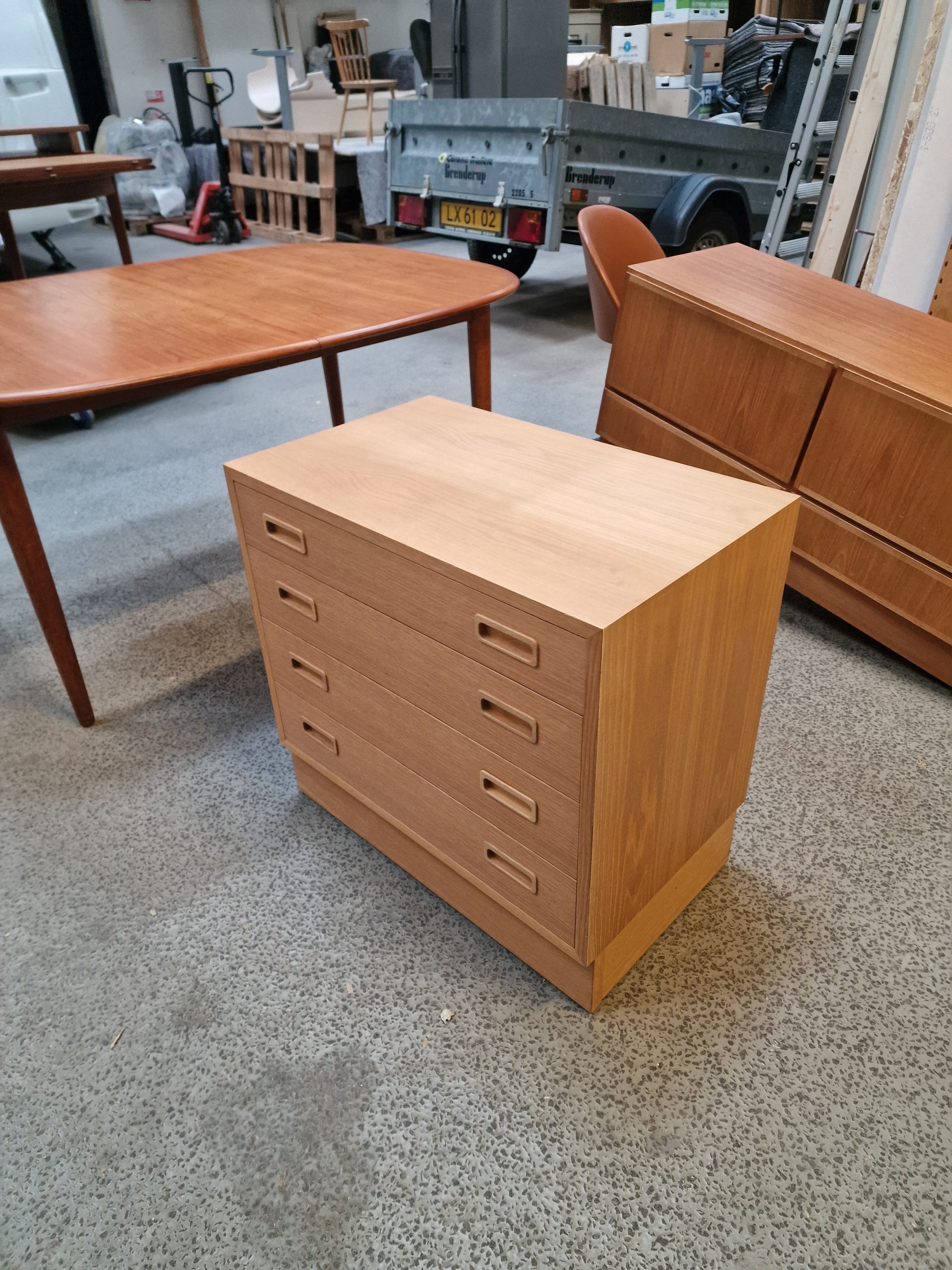 Lille kommode i egetræ, Hundevad - Image 2