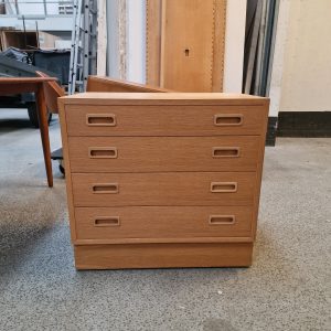 Lille kommode i egetræ, Hundevad - Image 1