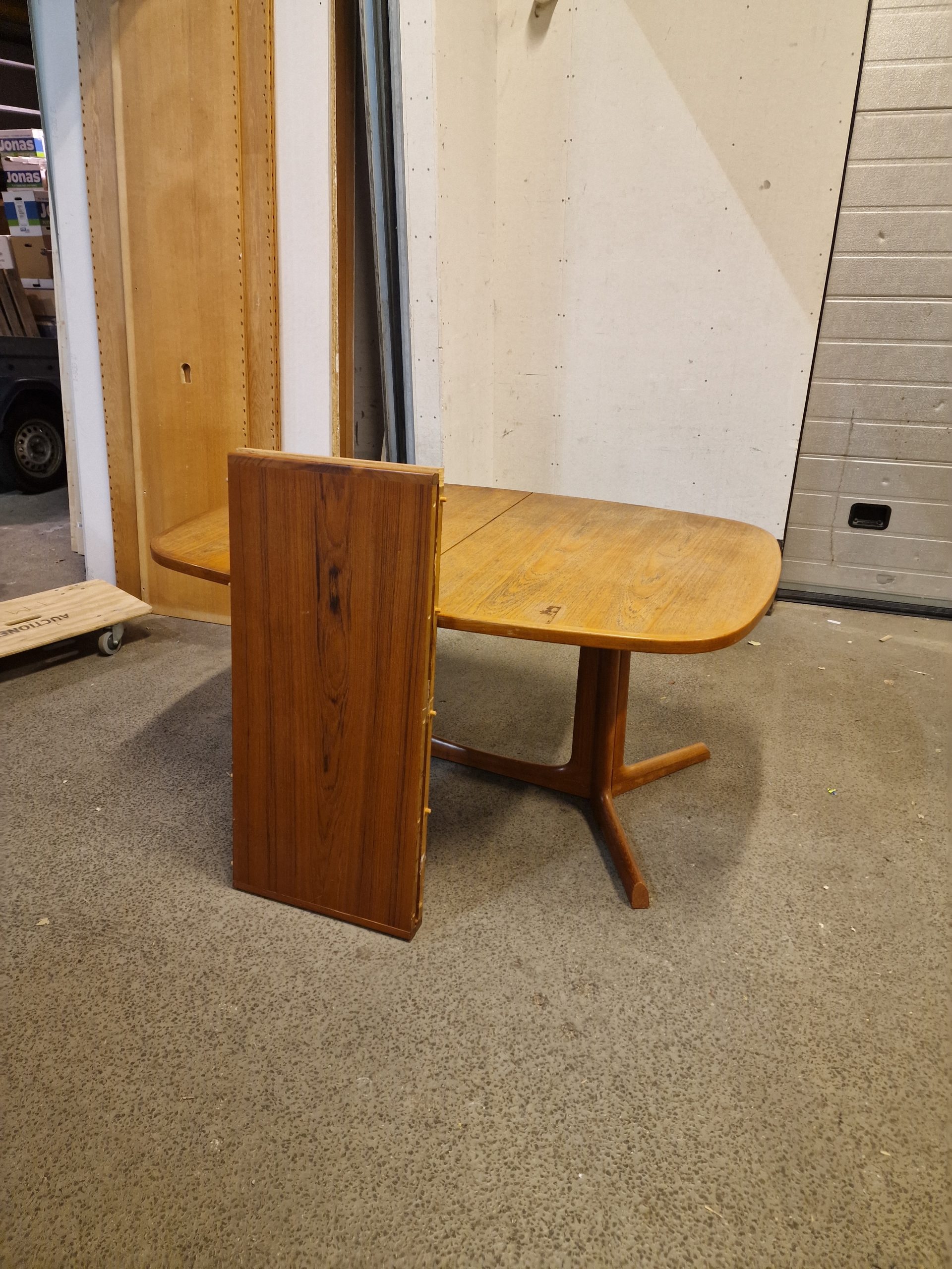 Ovalt spisebord i teak med to tillægsplader - Image 1