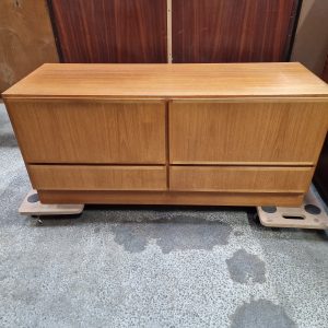 Skænk i teaktræ med 2x2 skuffer,  Omann Jr, model 2 - Image 1