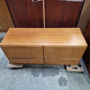 Skænk i teaktræ med 2x2 skuffer,  Omann Jr, model 2 - Image 2