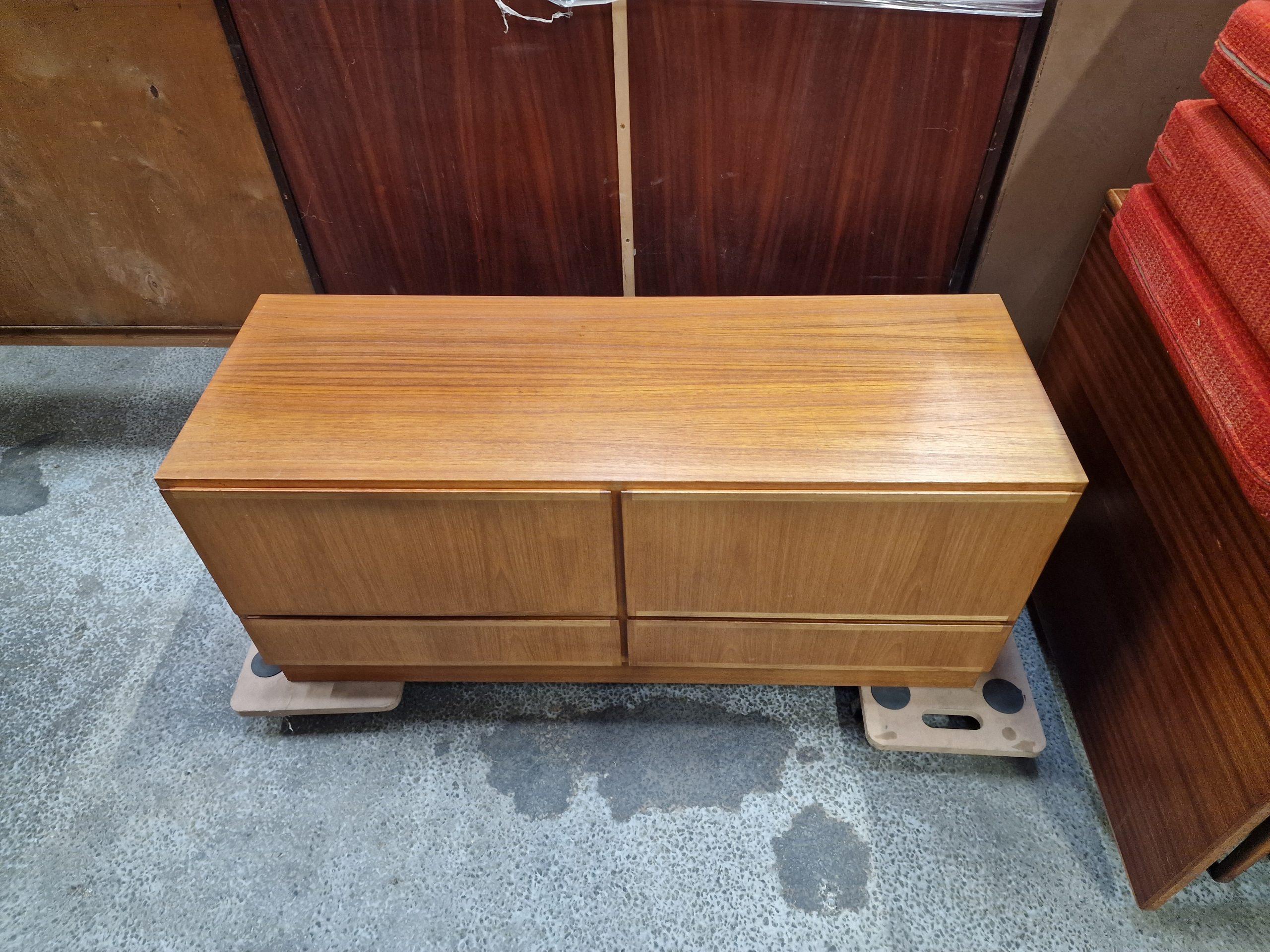 Skænk i teaktræ med 2x2 skuffer,  Omann Jr, model 2 - Image 2