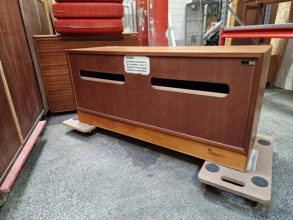 Skænk i teaktræ med 2x2 skuffer, Omann Jr, model 2