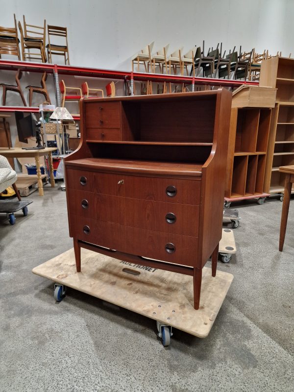 Chatol i teak på stel