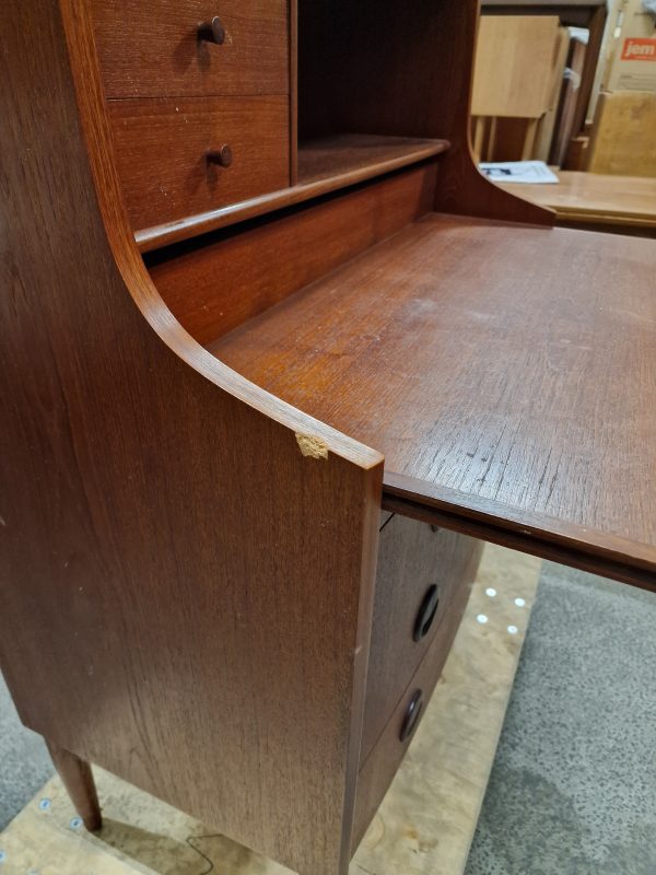 Chatol i teak på stel