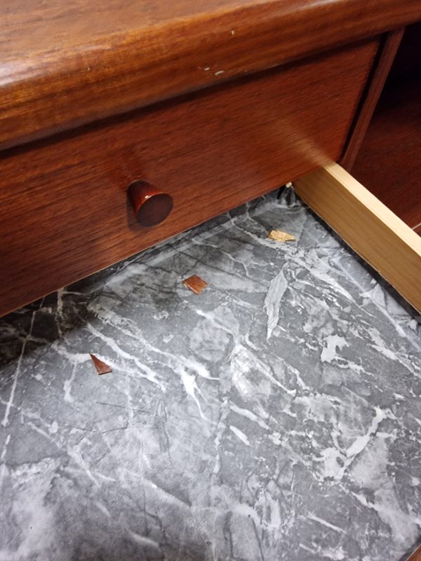 Chatol i teak på stel