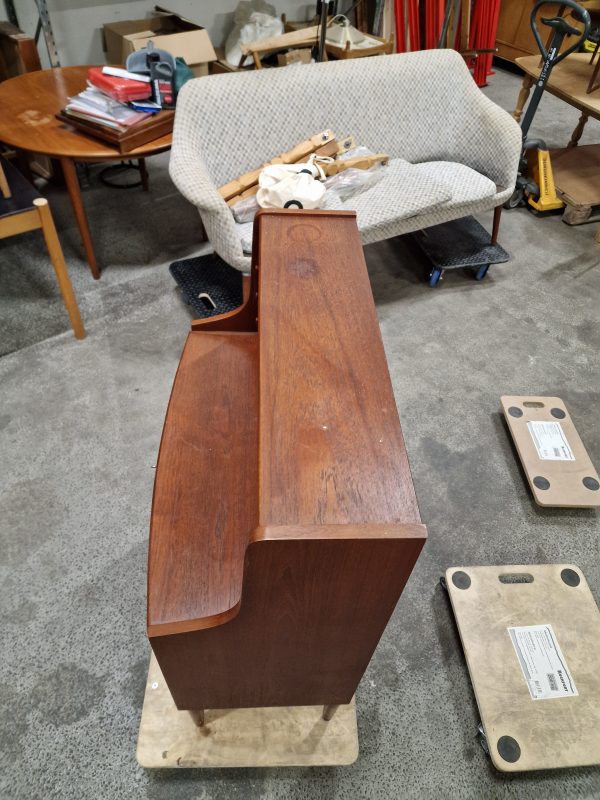 Chatol i teak på stel