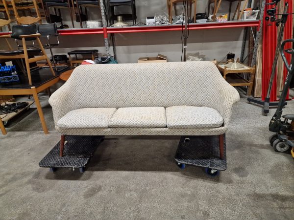 Trepersoners sofa, ben af teak