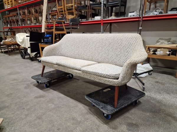 Trepersoners sofa, ben af teak