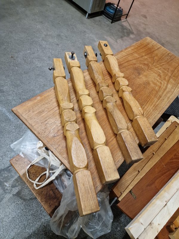 Rundt spisebord, massiv egetræ