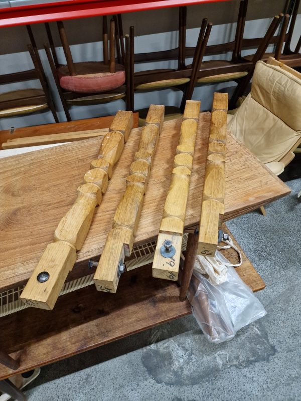 Rundt spisebord, massiv egetræ