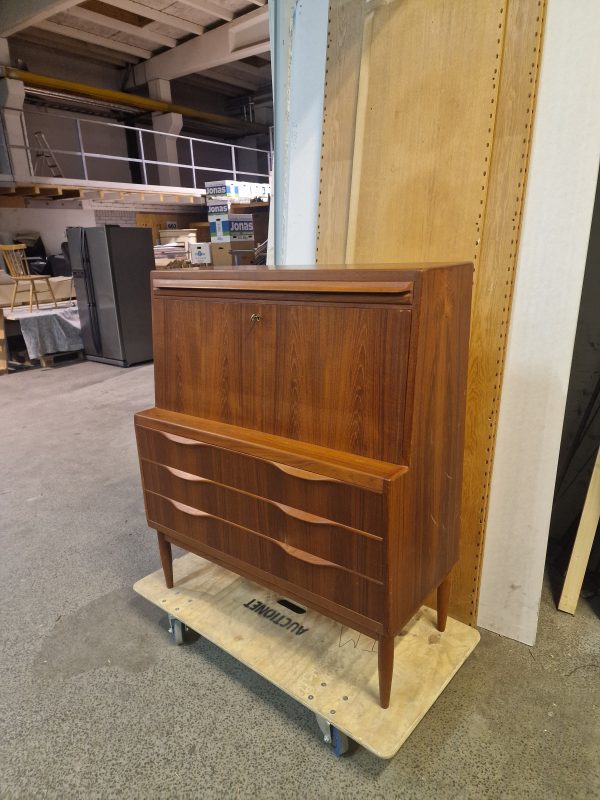 Erling Torvits sekretær i teak