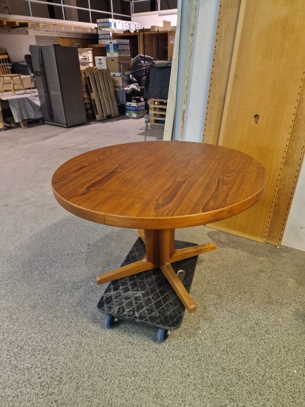 Rundt spisebord på stel med tillægsplader