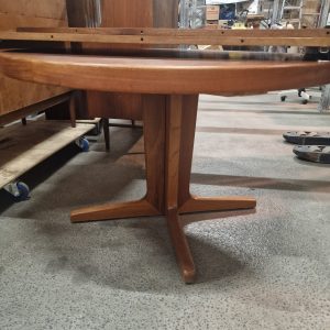 Rundt spisebord på stel med tillægsplader - Image 3
