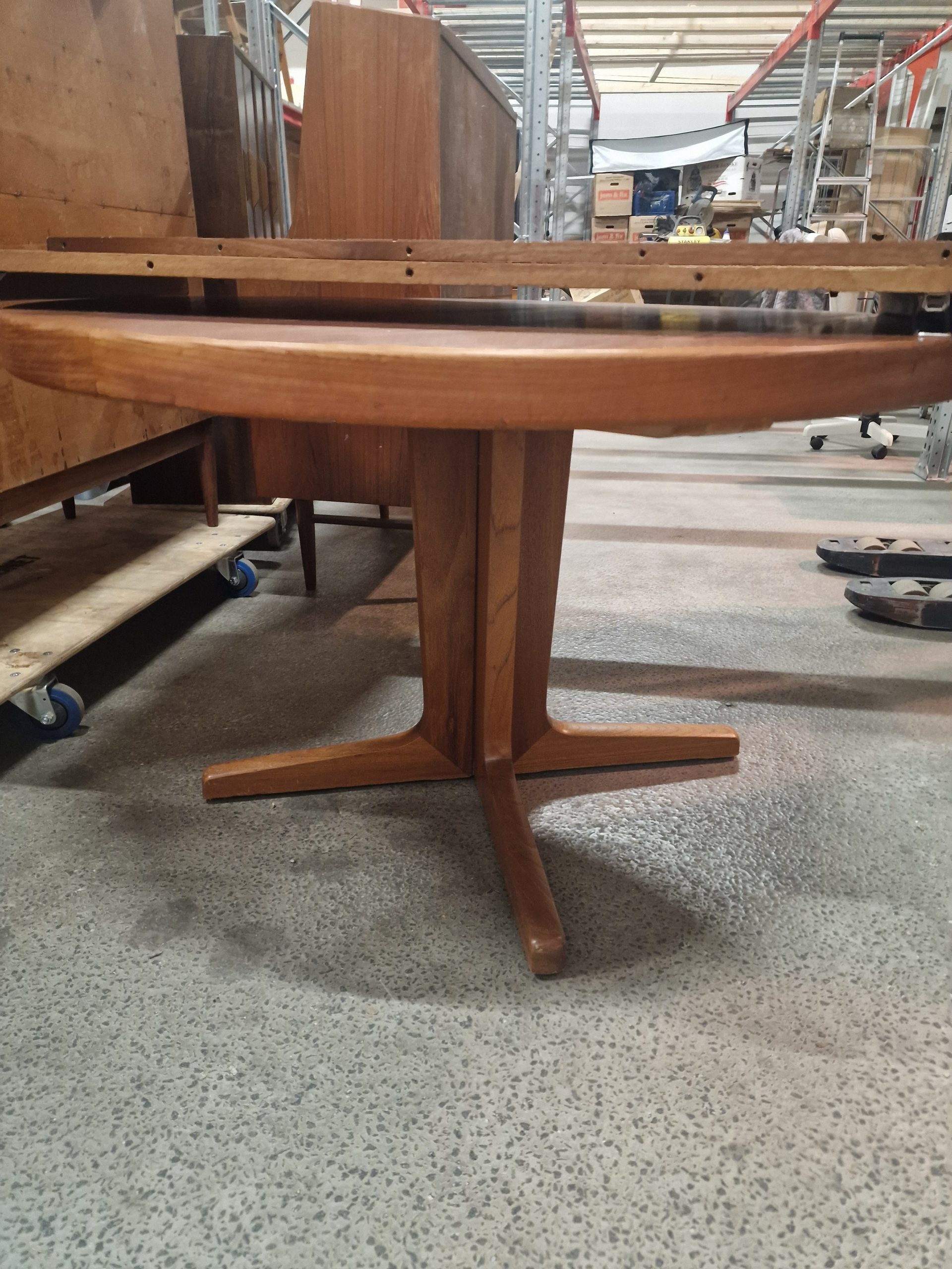 Rundt spisebord på stel med tillægsplader - Image 3