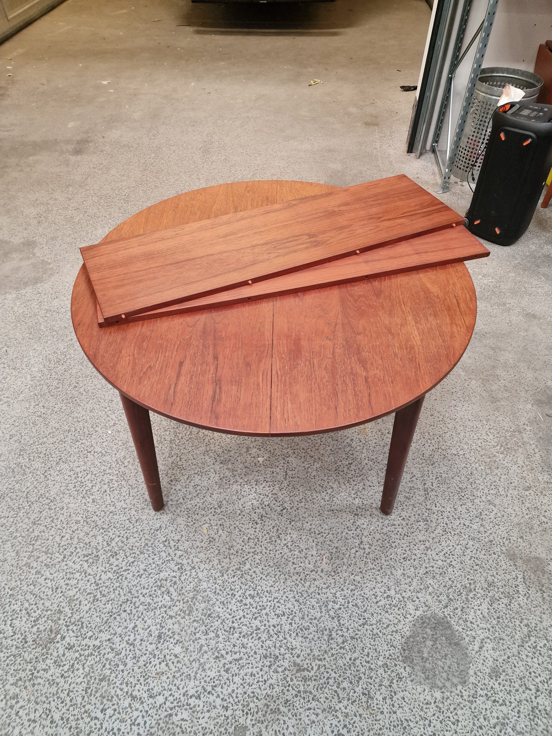 Rundt spisebord i teak med to tillægsplader - Image 2