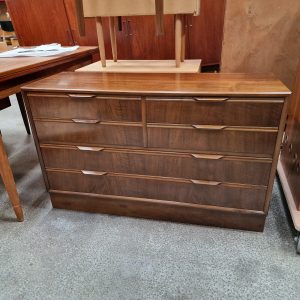 Kommode med 6 skuffer