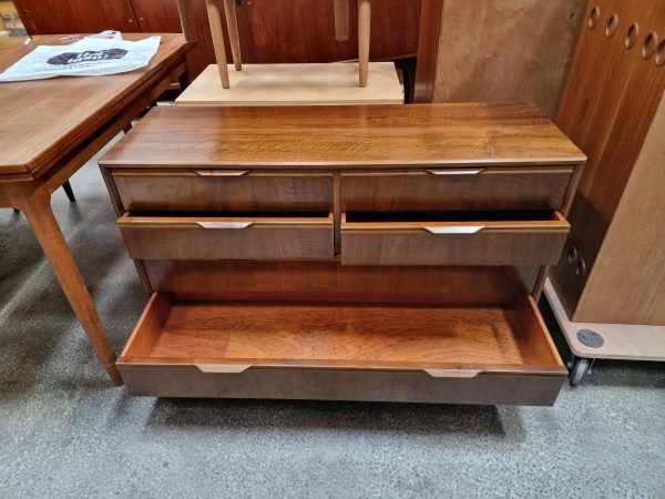 Kommode med 6 skuffer