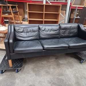 Sort trepersoners sofa - Image 1