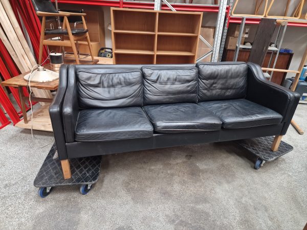 Sort trepersoners sofa