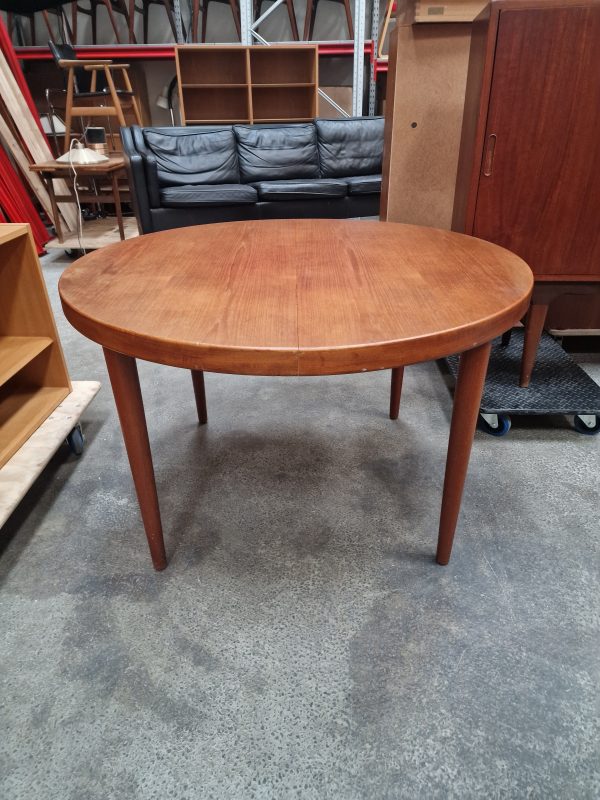 Rundt spisebord i teak uden tillægsplader, Villy Schou Andersen