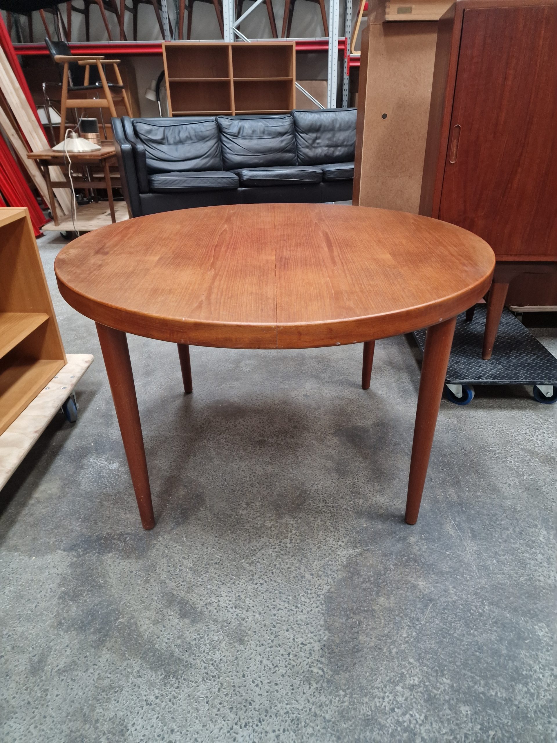 Rundt spisebord i teak uden tillægsplader, Villy Schou Andersen - Image 1