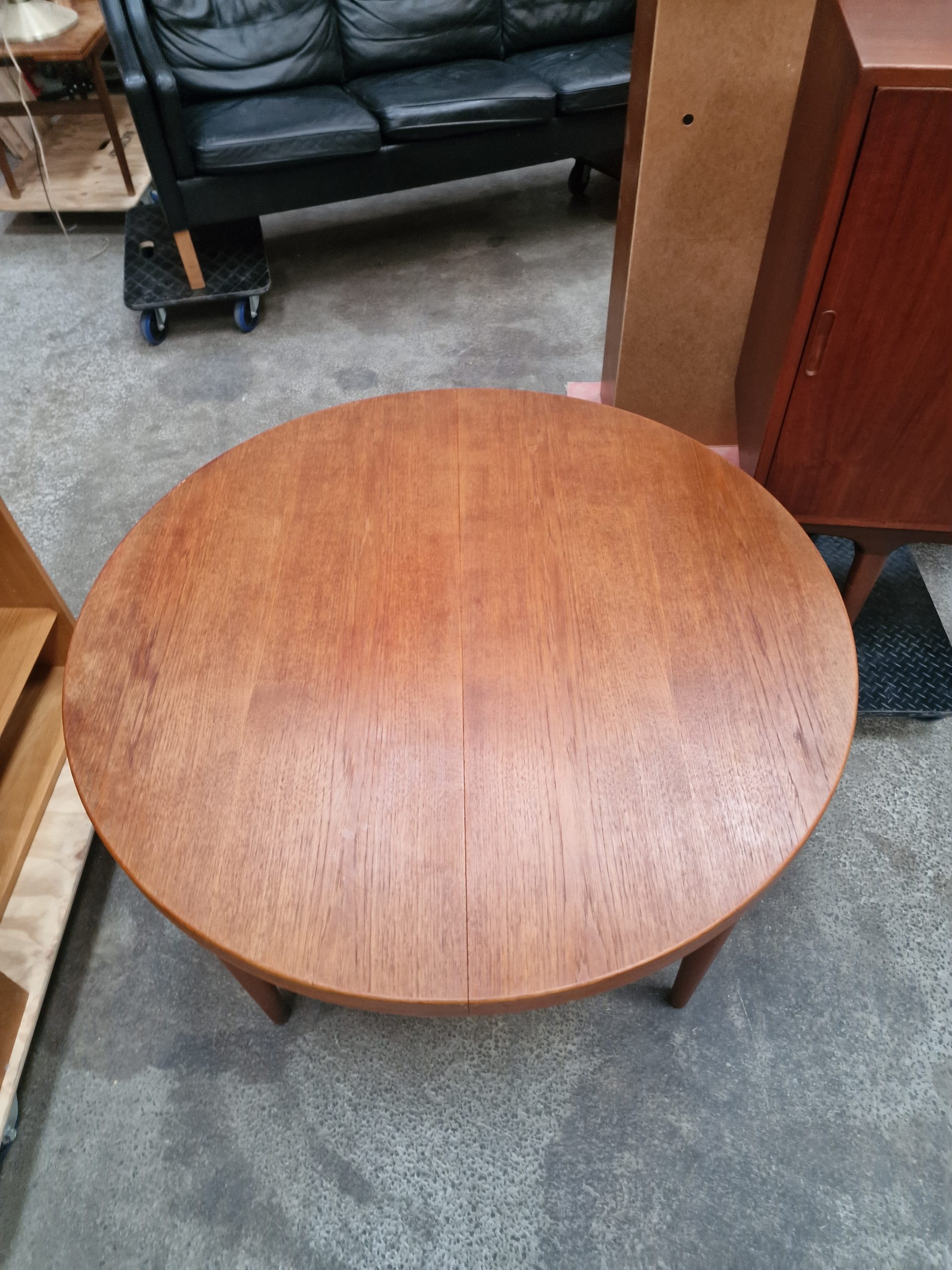Rundt spisebord i teak uden tillægsplader, Villy Schou Andersen - Image 4
