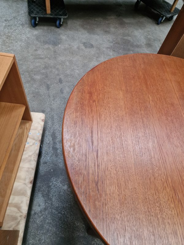 Rundt spisebord i teak uden tillægsplader, Villy Schou Andersen